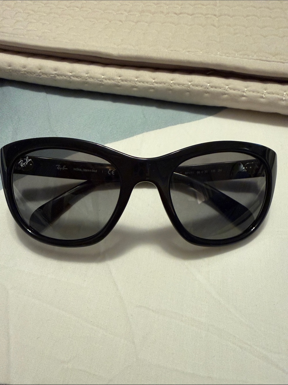Ray-Ban RB4216 Sunglasses – Black Frame / Gray Lenses 😎